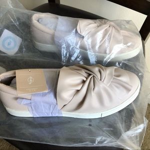 *Price FIRM* Stradivarius Blush Sneakers